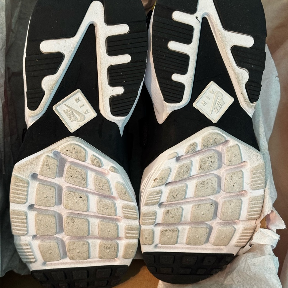 Nike Air Huarache City Black and Pink Sneakers - Picture 2 of 4